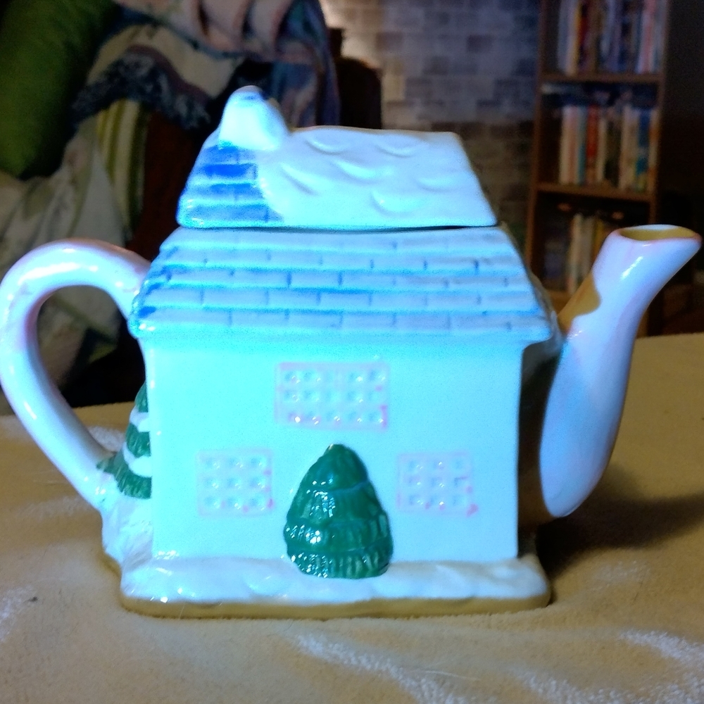 Holiday Tea Pot - Picture 2 of 10